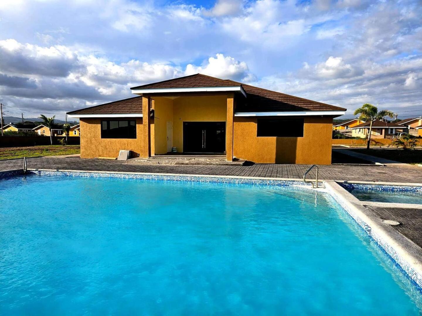 Bellarose At Colbeck ,Gated With Pool, Stylishly Modern Villa Old Harbour Exterior photo